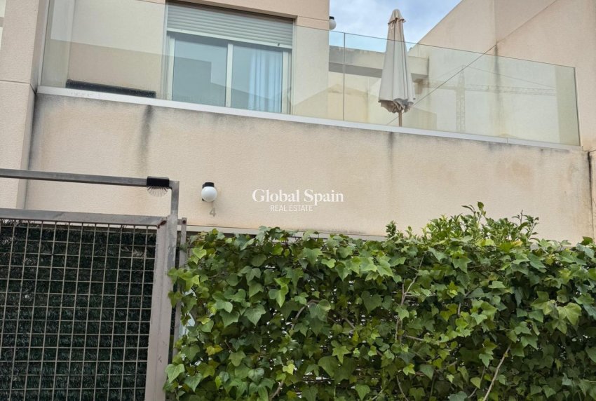 Odsprzedaż - DOM -
TORREVIEJA - Punta Prima