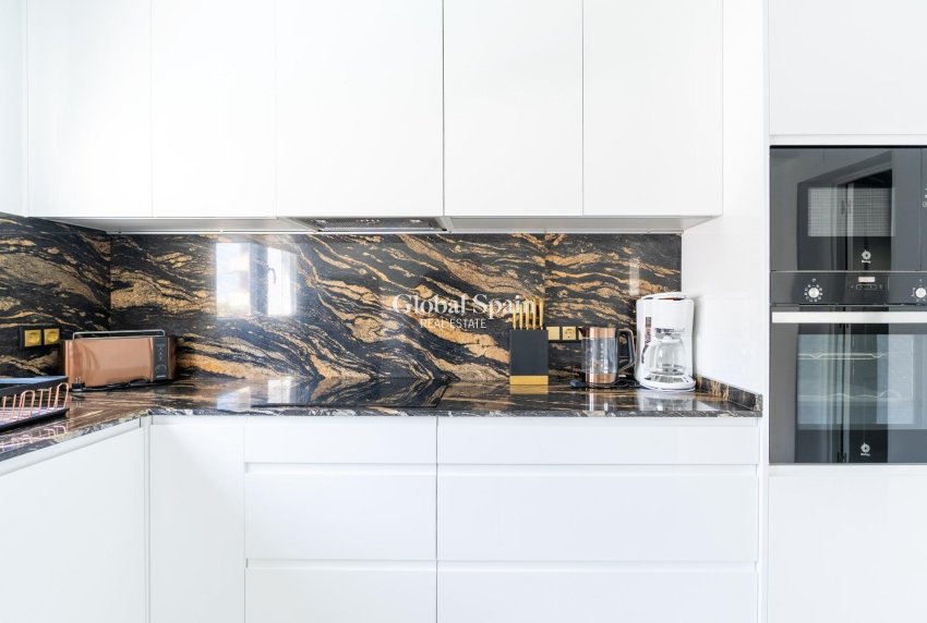 Odsprzedaż - DOM -
TORREVIEJA - Punta Prima