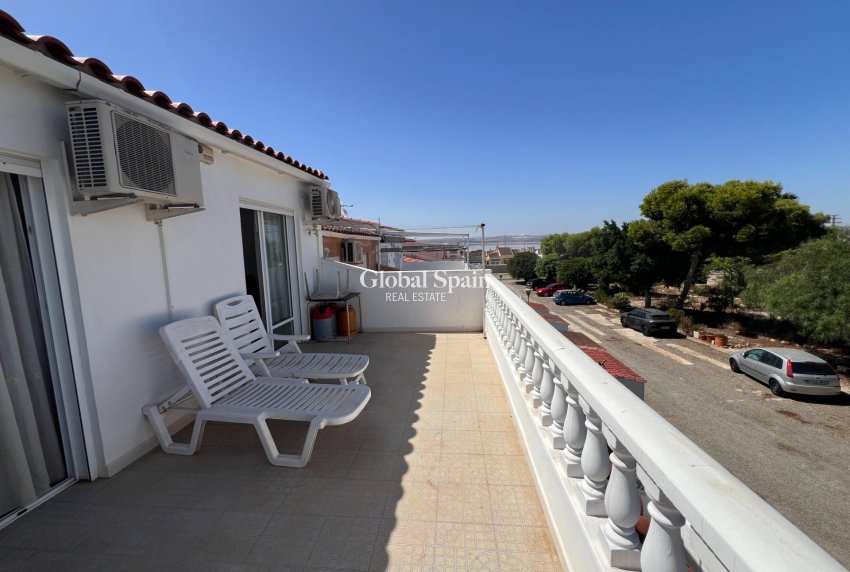 Odsprzedaż - DOM -
TORREVIEJA - San Luis