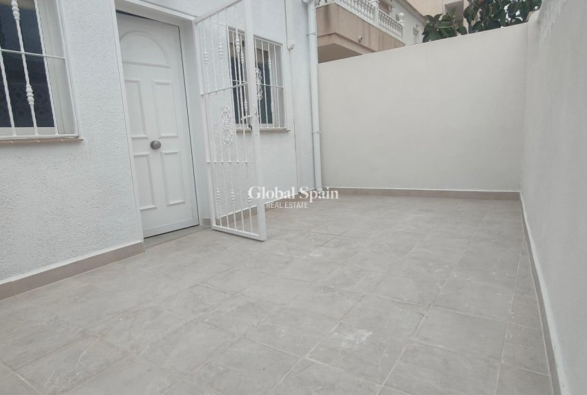 Odsprzedaż - DOM -
TORREVIEJA - Sector 25