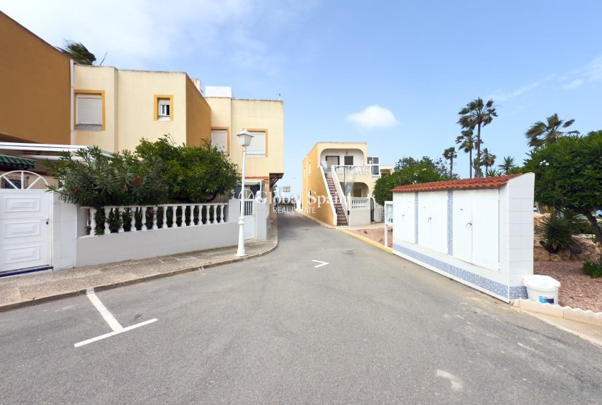 Odsprzedaż - Dom -
TORREVIEJA - Torreblanca