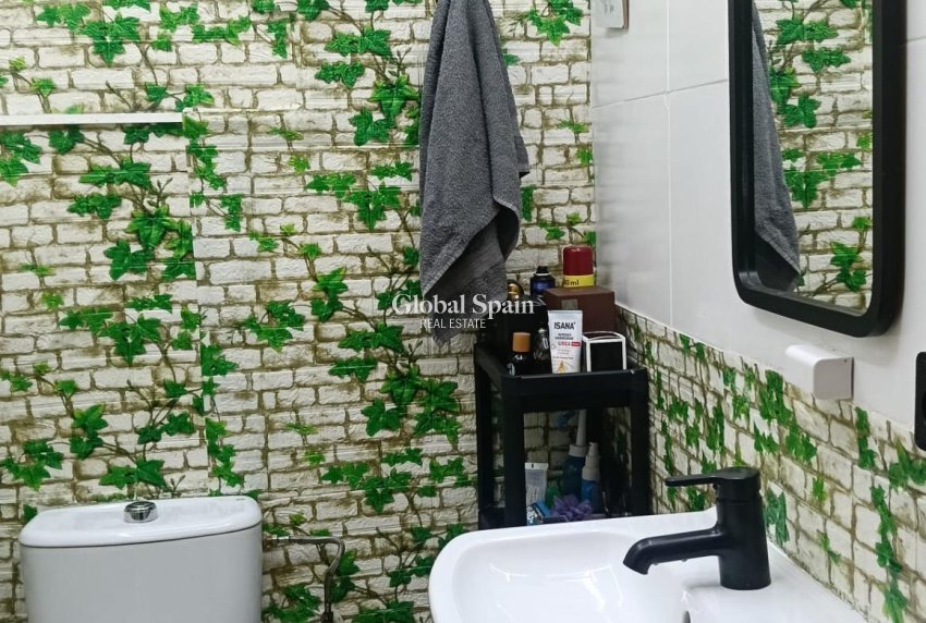 Odsprzedaż - DOM -
TORREVIEJA - Torretas