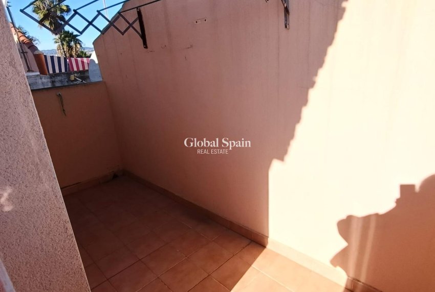 Odsprzedaż - DOM -
TORREVIEJA - Torretas