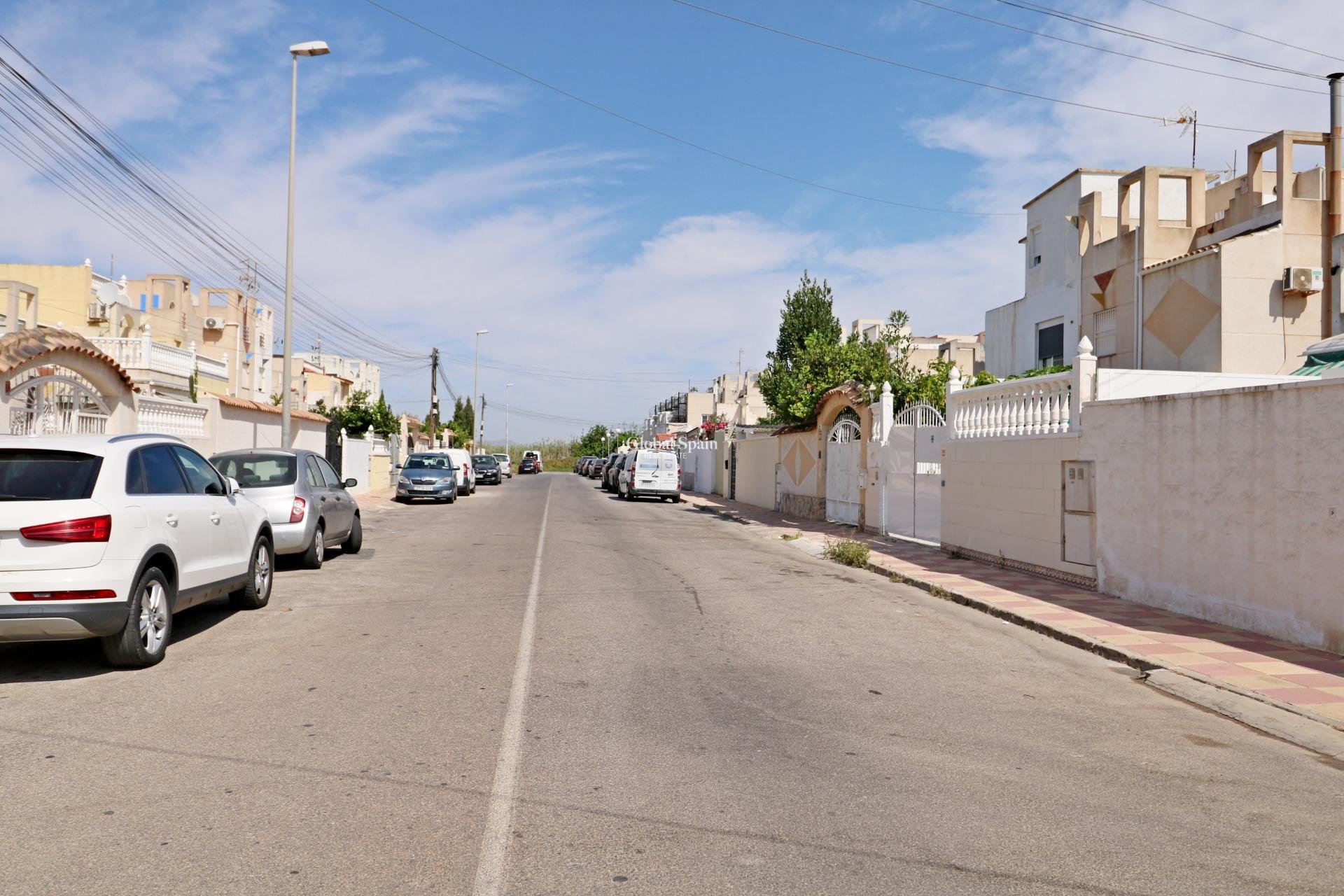 Odsprzedaż - DOM -
TORREVIEJA - Torretas