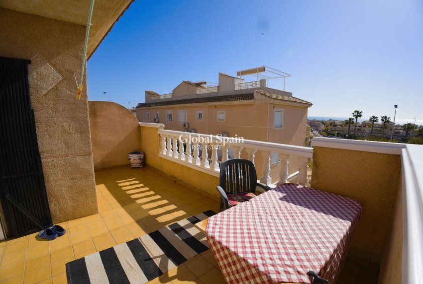 Odsprzedaż - Dom -
TORREVIEJA - Torrevieja