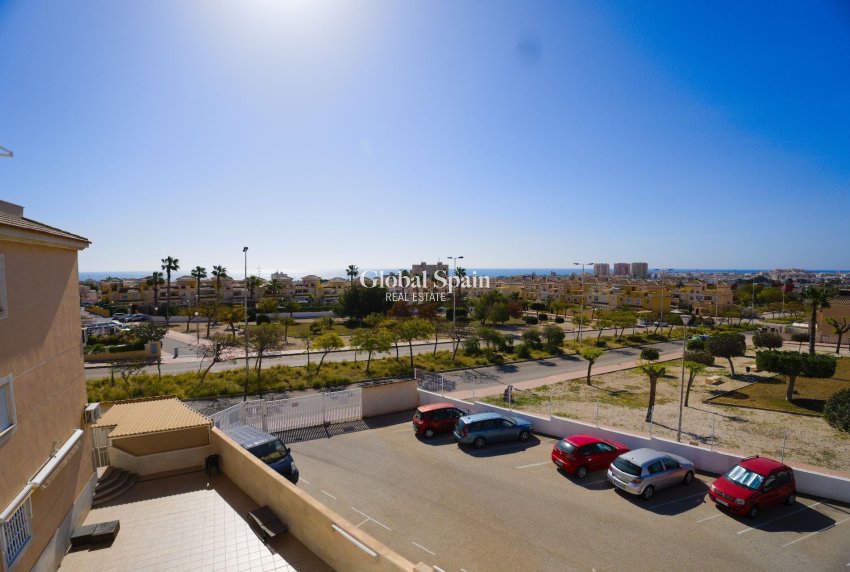 Odsprzedaż - Dom -
TORREVIEJA - Torrevieja