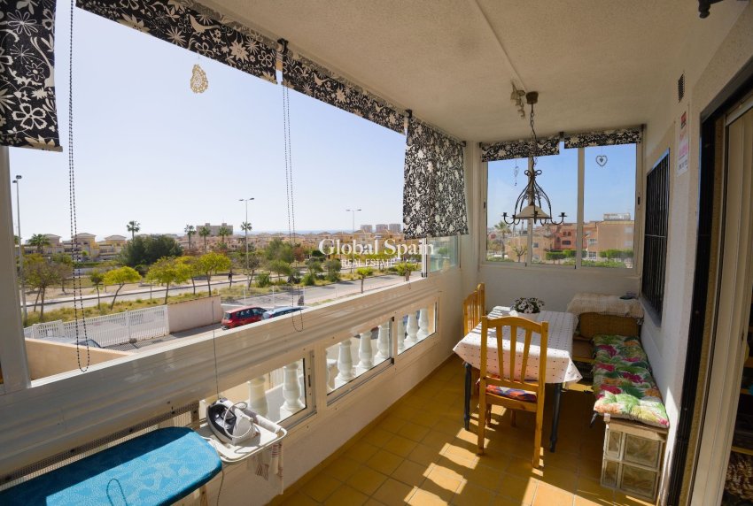 Odsprzedaż - Dom -
TORREVIEJA - Torrevieja