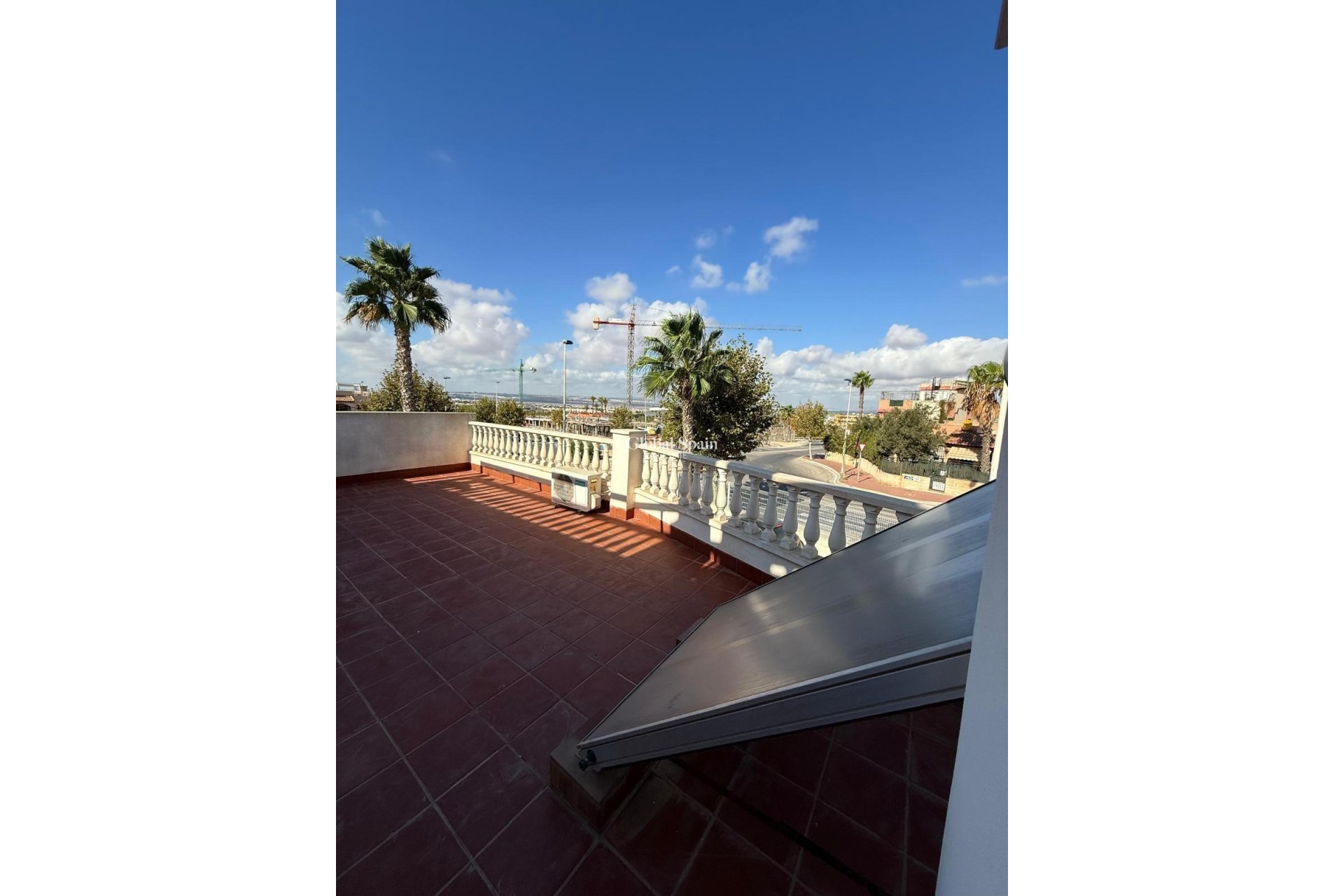 Odsprzedaż - DOM -
TORREVIEJA - 