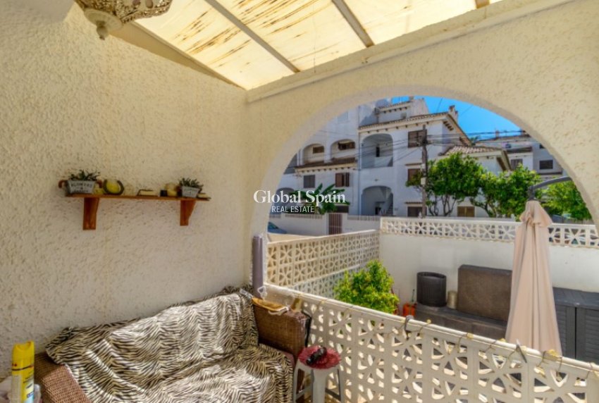 Odsprzedaż - DOM -
TORREVIEJA - 