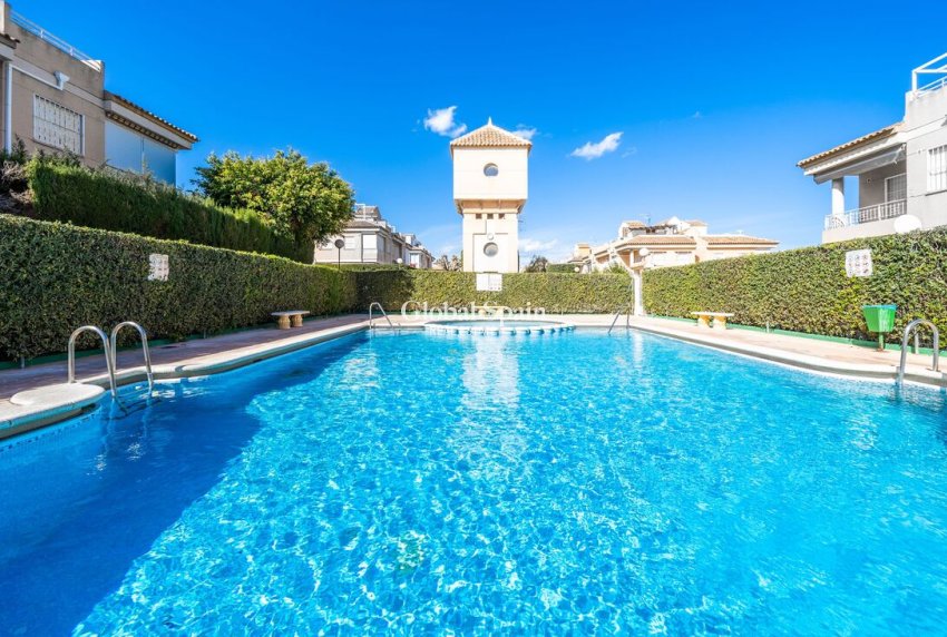 Odsprzedaż - DOM -
TORREVIEJA - 