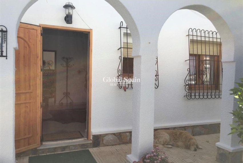 Odsprzedaż - DOM -
TORREVIEJA - 