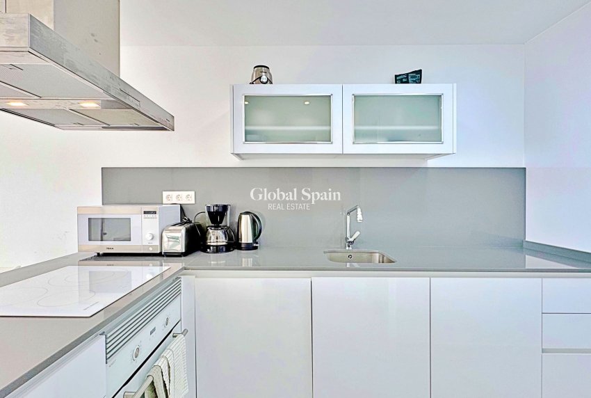 Odsprzedaż - DOM -
TORREVIEJA - 