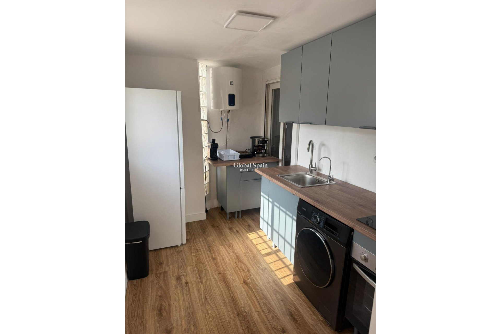 Odsprzedaż - DOM -
TORREVIEJA - 