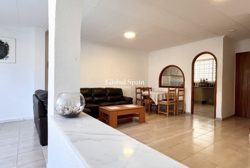 Odsprzedaż - DOM -
TORREVIEJA - 