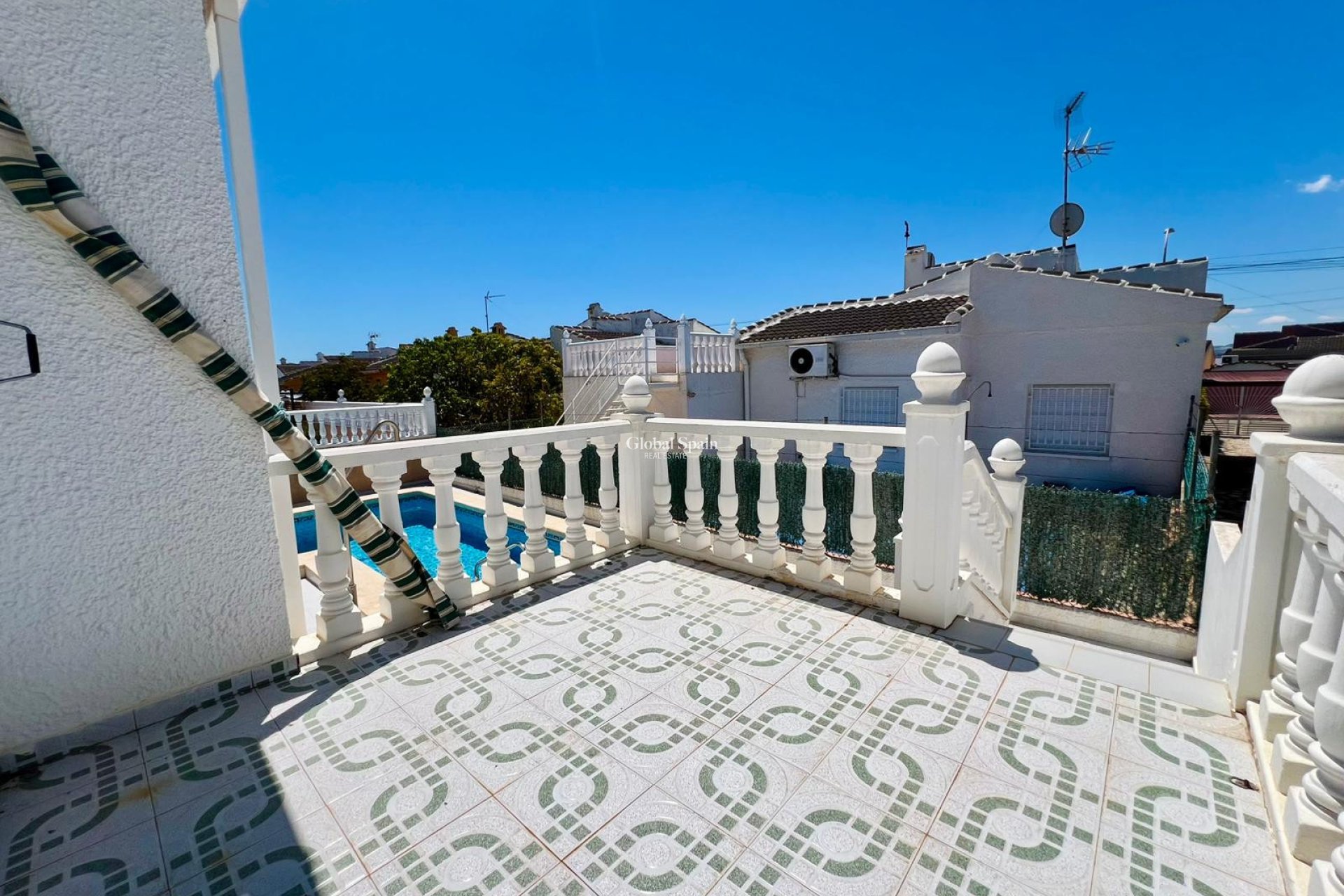 Odsprzedaż - DOM -
TORREVIEJA - 