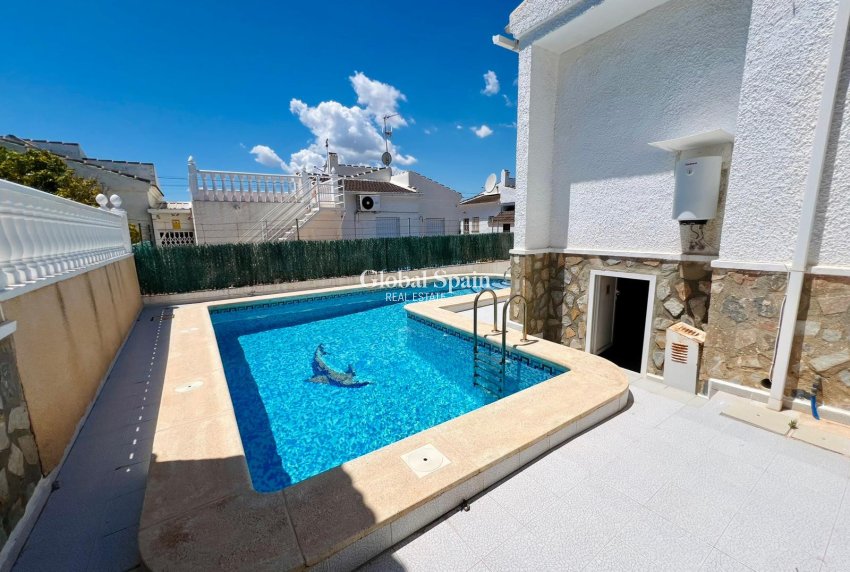 Odsprzedaż - DOM -
TORREVIEJA - 