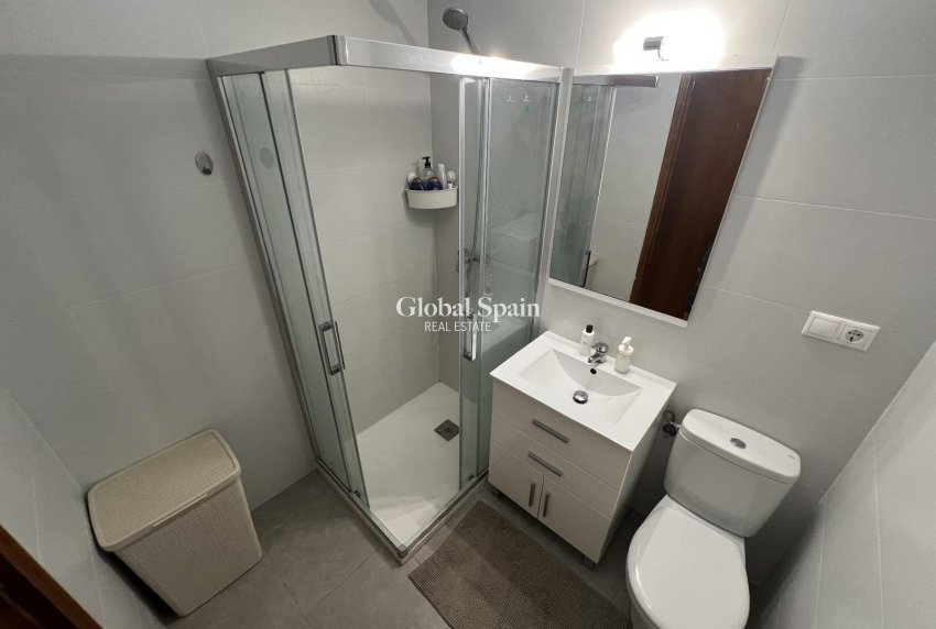 Odsprzedaż - DOM -
TORREVIEJA - 