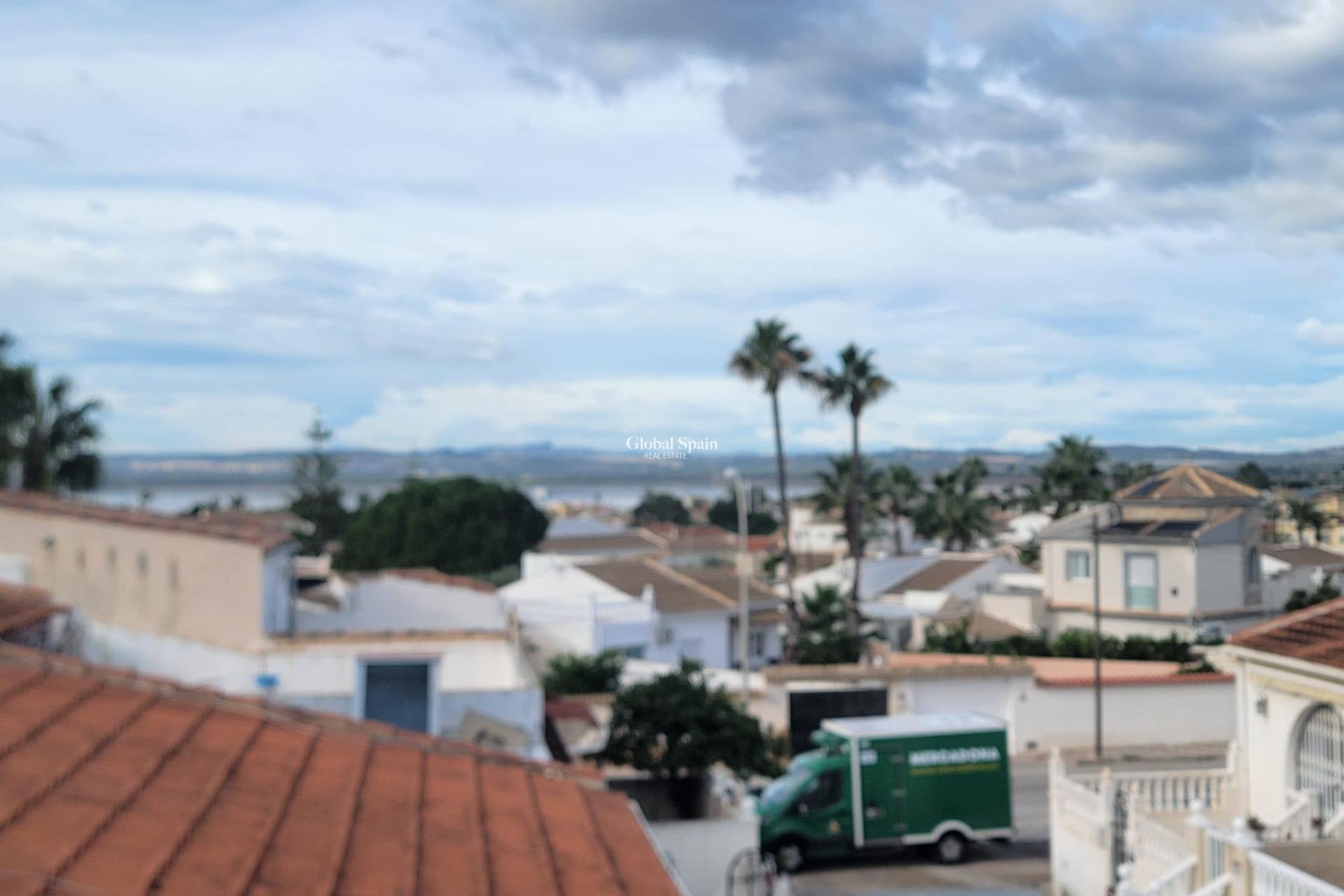 Odsprzedaż - DOM -
TORREVIEJA - 