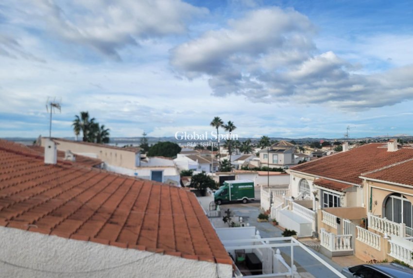 Odsprzedaż - DOM -
TORREVIEJA - 