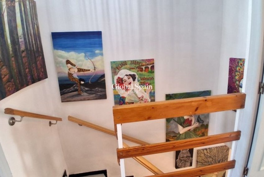 Odsprzedaż - DOM -
TORREVIEJA - 