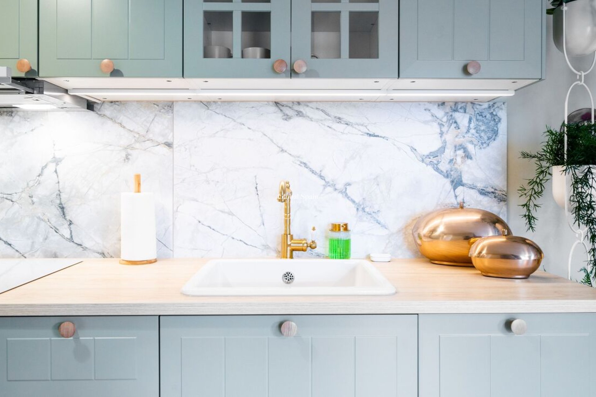 Odsprzedaż - DOM -
TORREVIEJA - 