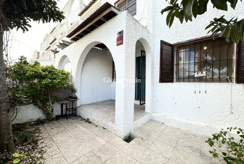 Odsprzedaż - DOM -
TORREVIEJA - 