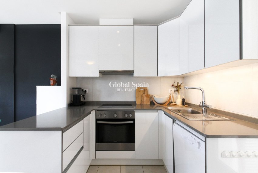 Odsprzedaż - DOM -
TORREVIEJA - 