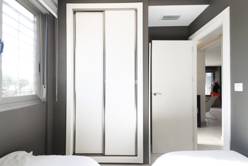 Odsprzedaż - DOM -
TORREVIEJA - 