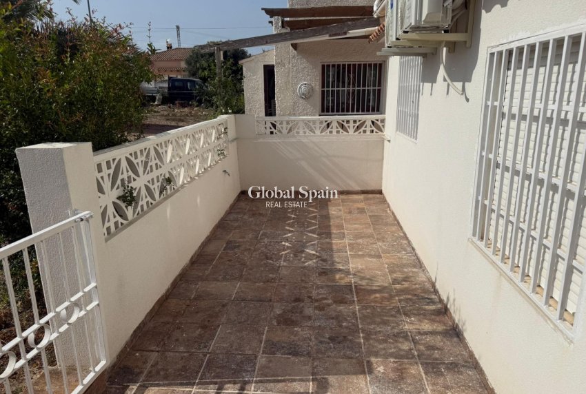 Odsprzedaż - DOM -
TORREVIEJA - 