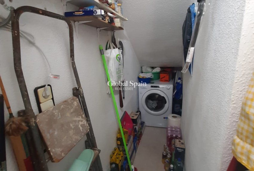 Odsprzedaż - DOM -
TORREVIEJA - 