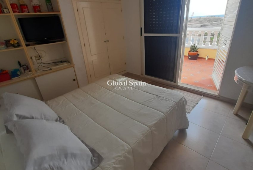 Odsprzedaż - DOM -
TORREVIEJA - 