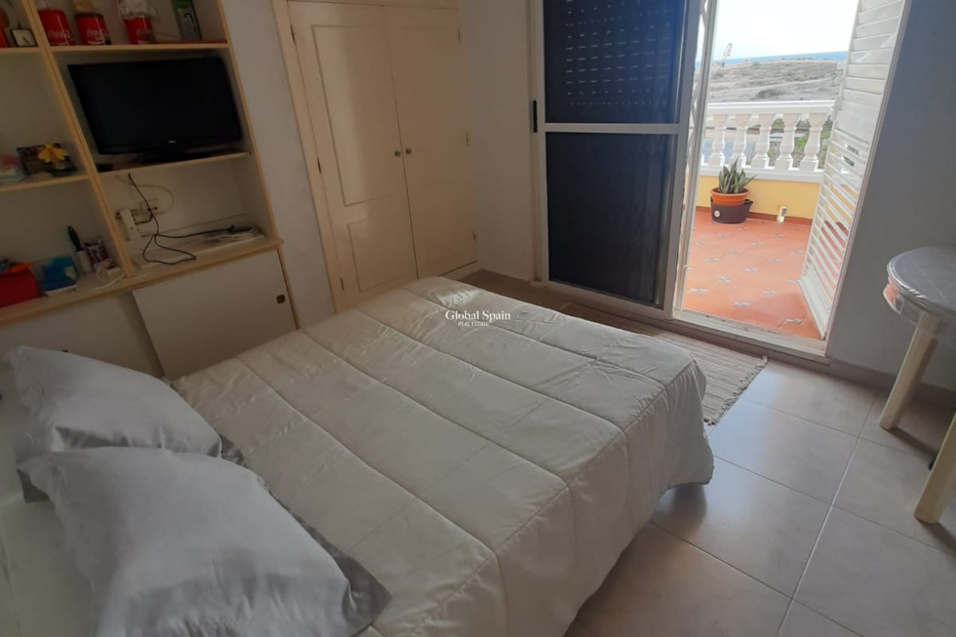 Odsprzedaż - DOM -
TORREVIEJA - 