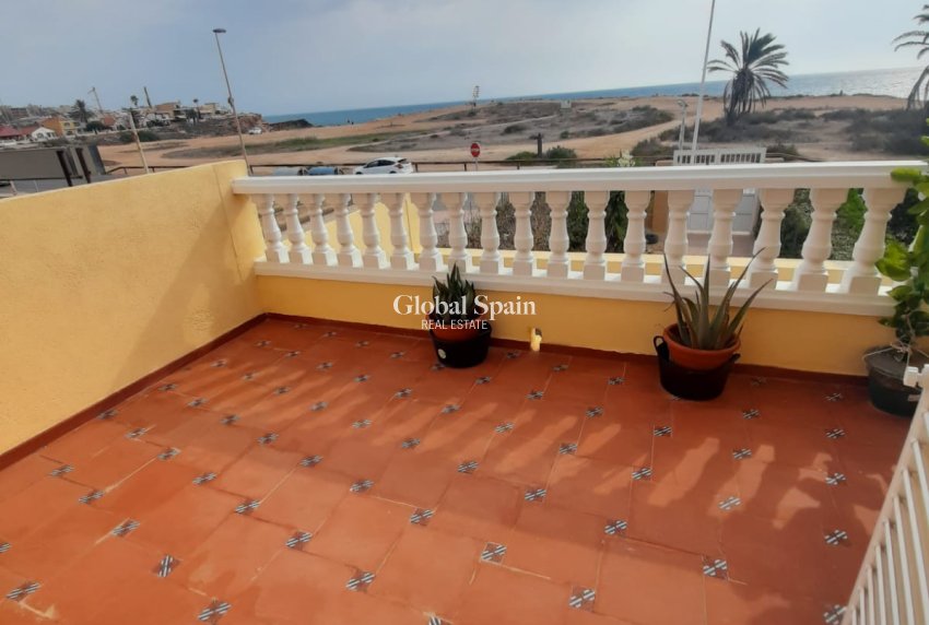 Odsprzedaż - DOM -
TORREVIEJA - 