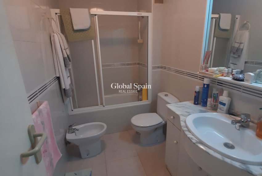 Odsprzedaż - DOM -
TORREVIEJA - 