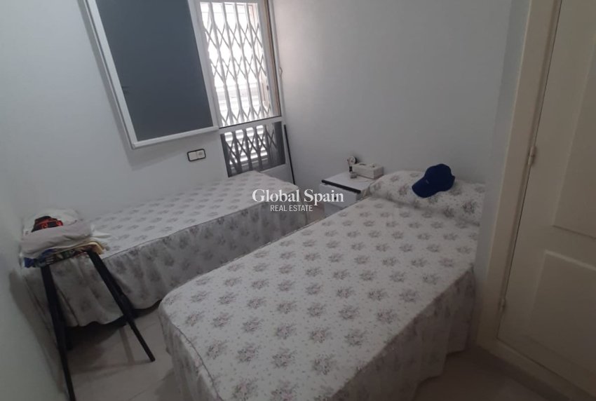 Odsprzedaż - DOM -
TORREVIEJA - 