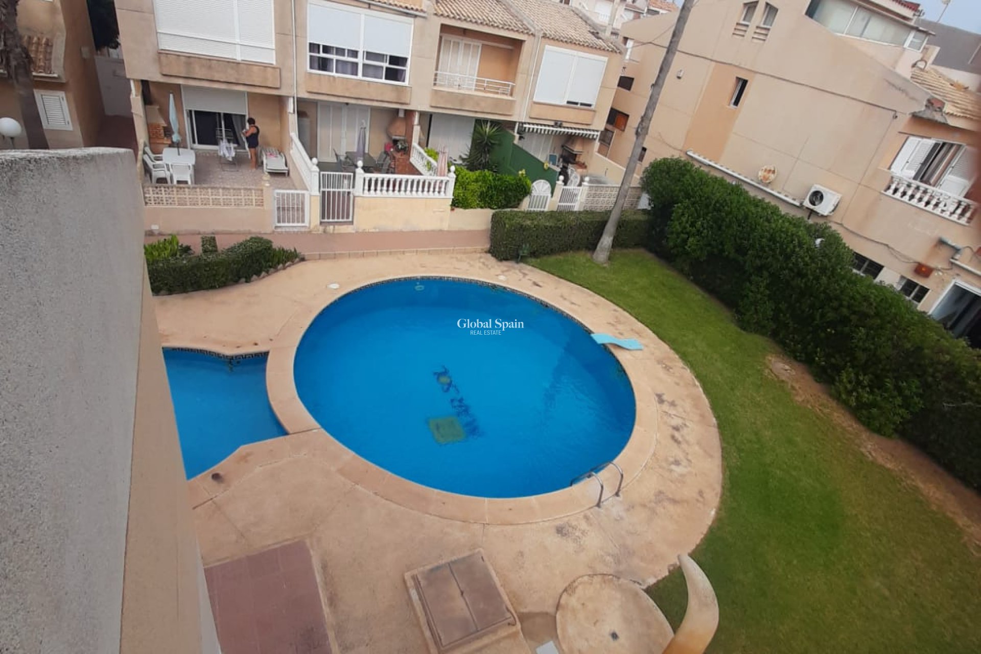 Odsprzedaż - DOM -
TORREVIEJA - 