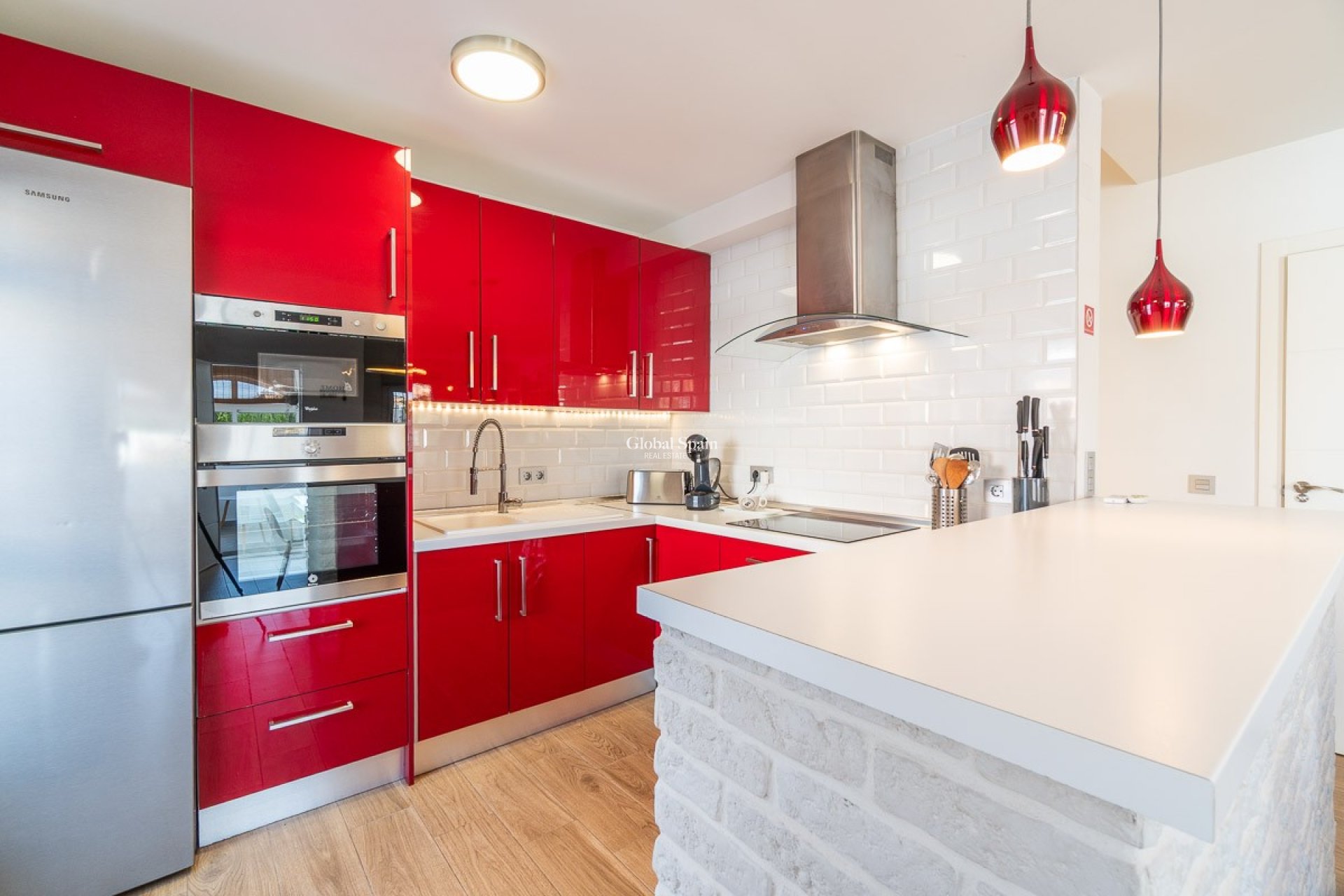 Odsprzedaż - DOM -
TORREVIEJA - 