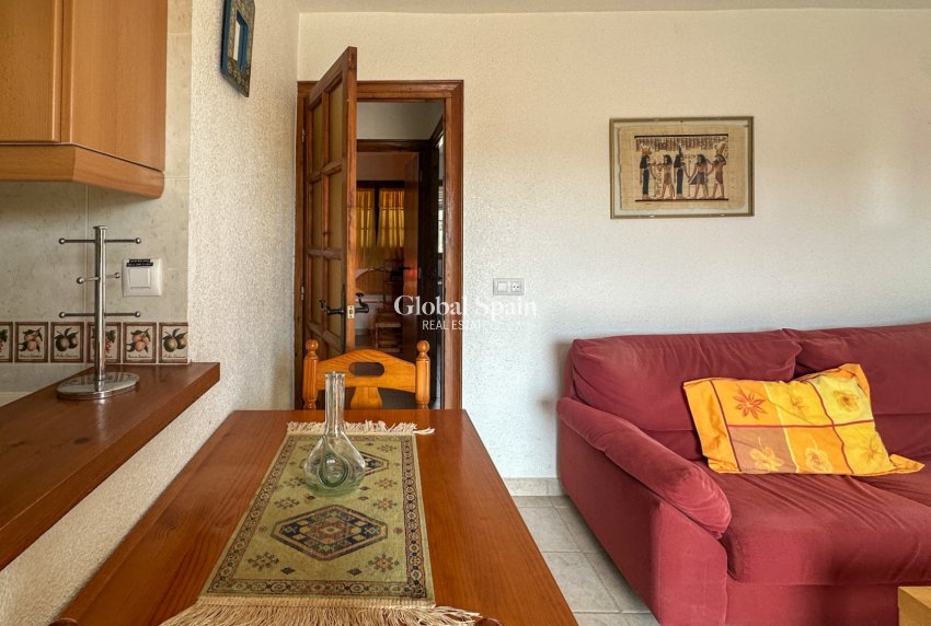 Odsprzedaż - DOM -
TORREVIEJA - 