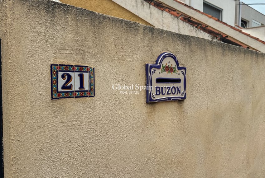 Odsprzedaż - DOM -
TORREVIEJA - 