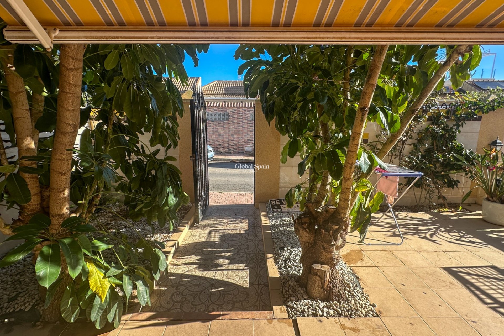 Odsprzedaż - DOM -
TORREVIEJA - 