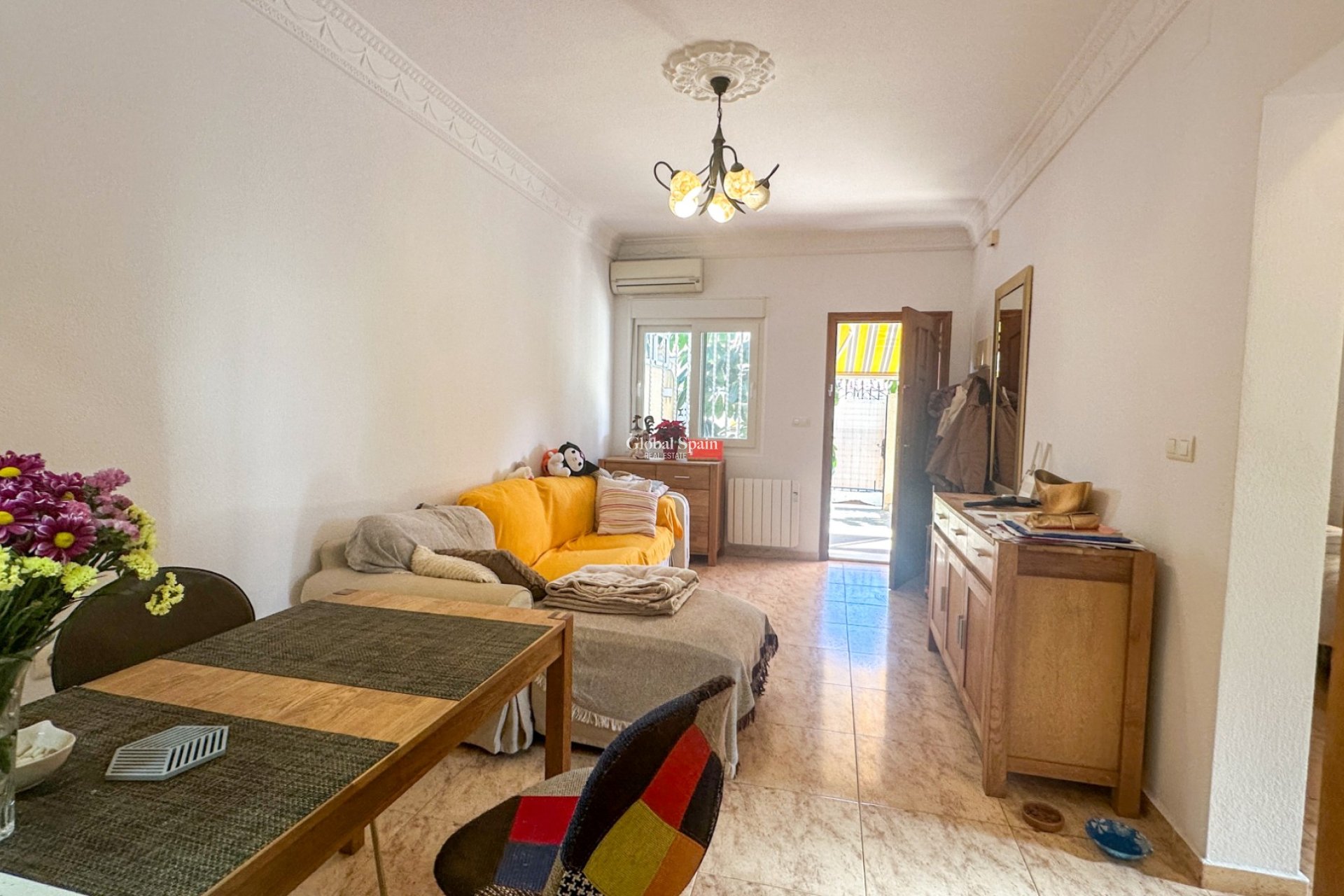 Odsprzedaż - DOM -
TORREVIEJA - 