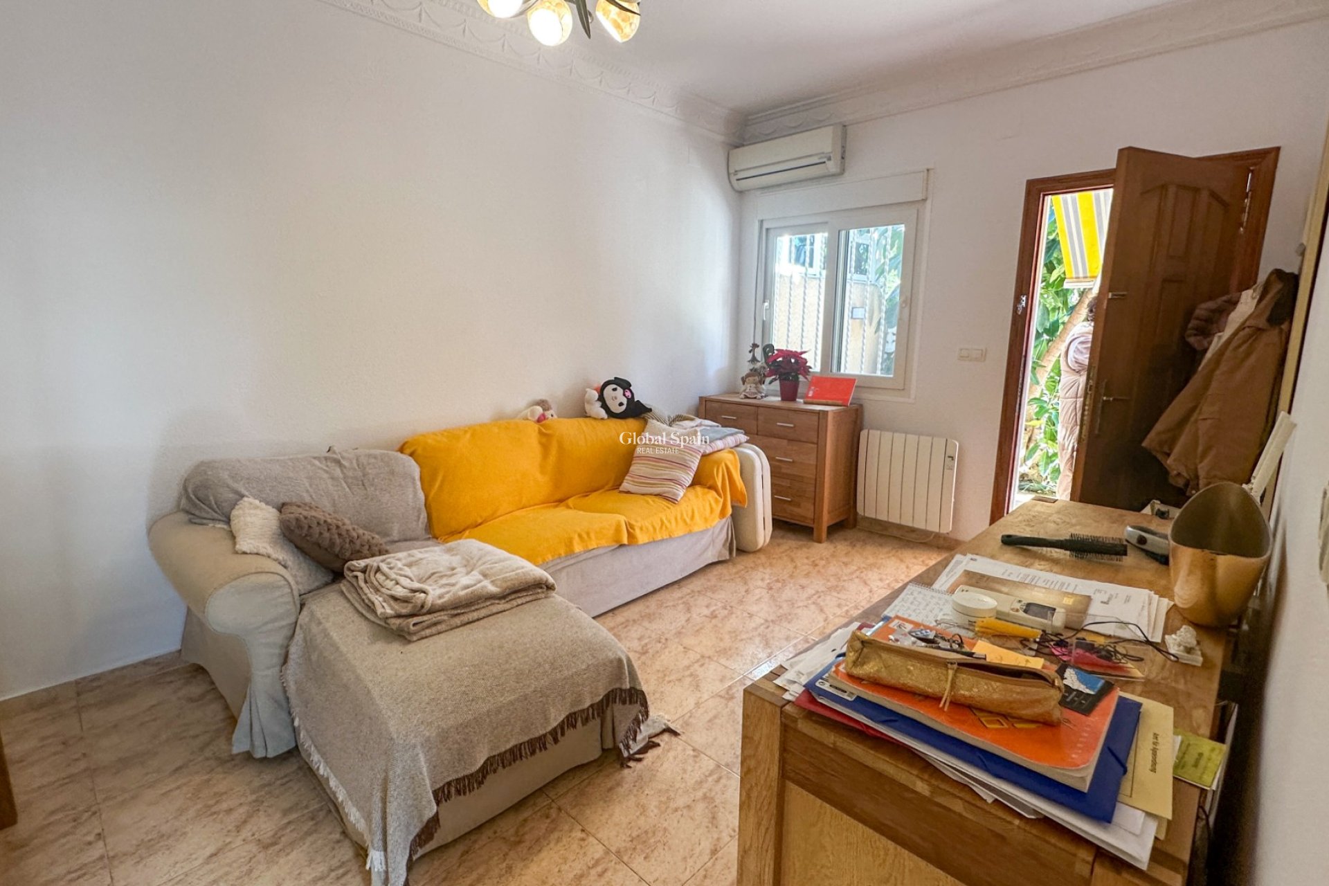 Odsprzedaż - DOM -
TORREVIEJA - 