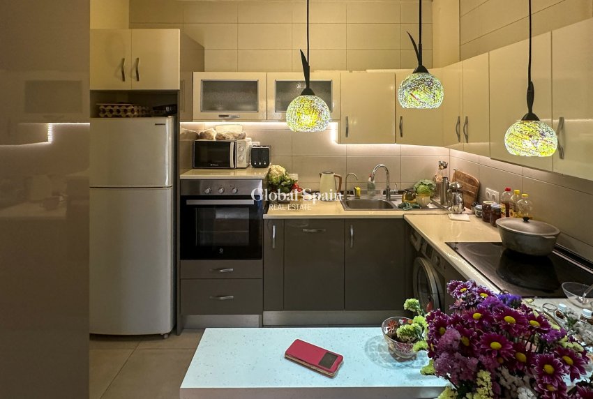 Odsprzedaż - DOM -
TORREVIEJA - 