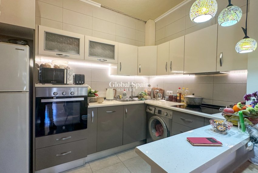 Odsprzedaż - DOM -
TORREVIEJA - 