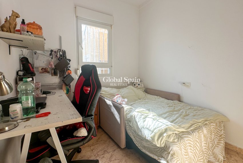 Odsprzedaż - DOM -
TORREVIEJA - 