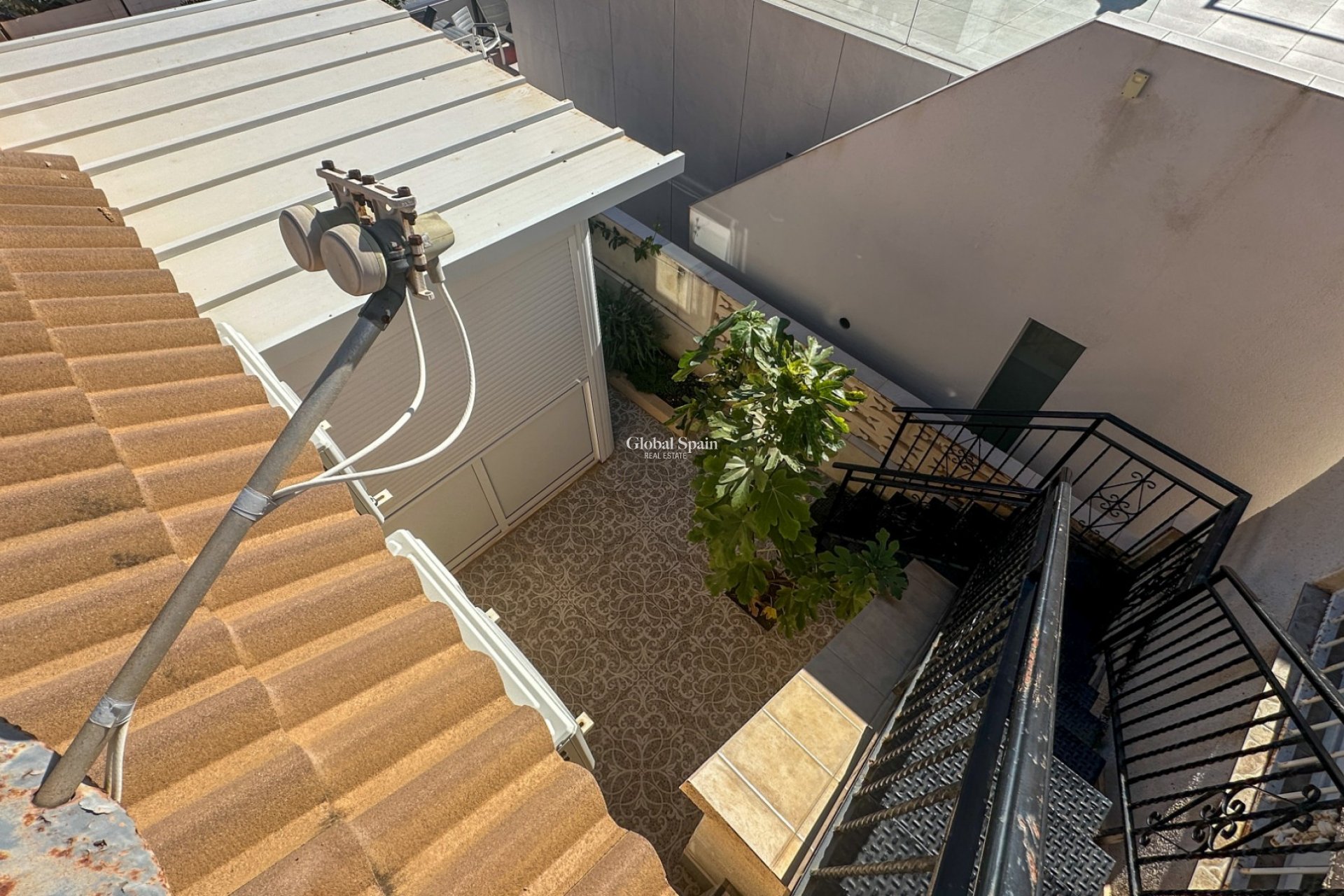 Odsprzedaż - DOM -
TORREVIEJA - 