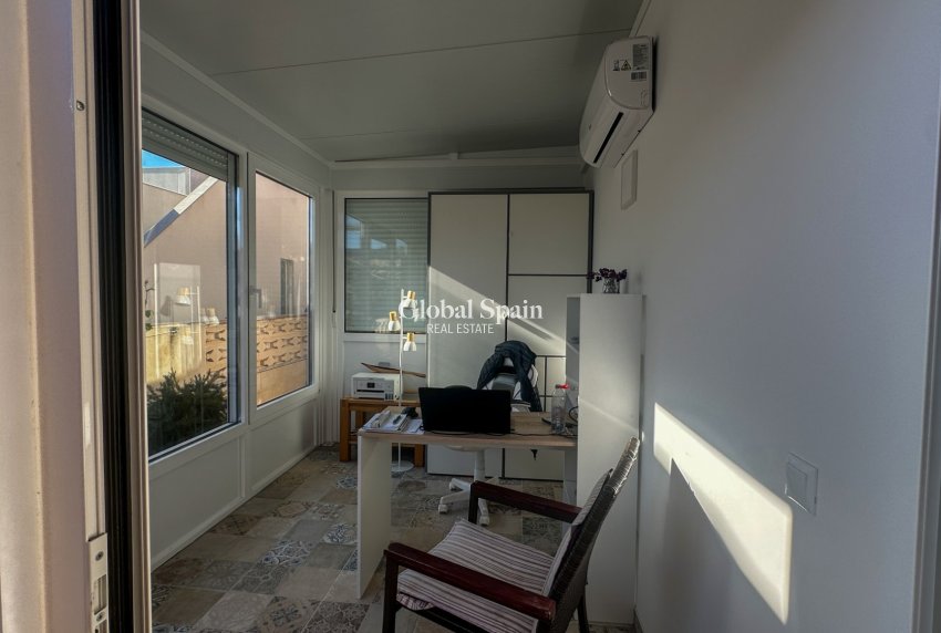 Odsprzedaż - DOM -
TORREVIEJA - 