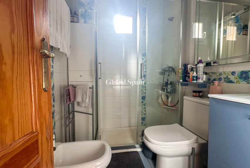 Odsprzedaż - DOM -
TORREVIEJA - 