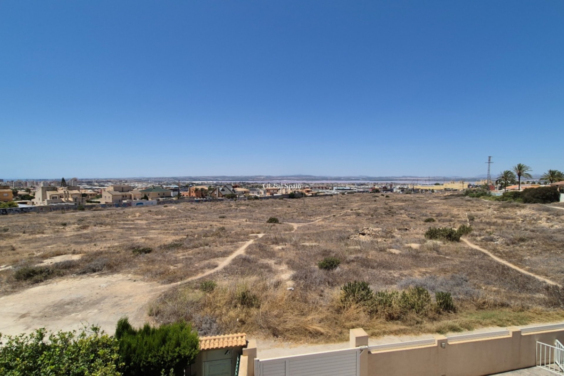 Odsprzedaż - DOM -
TORREVIEJA - 