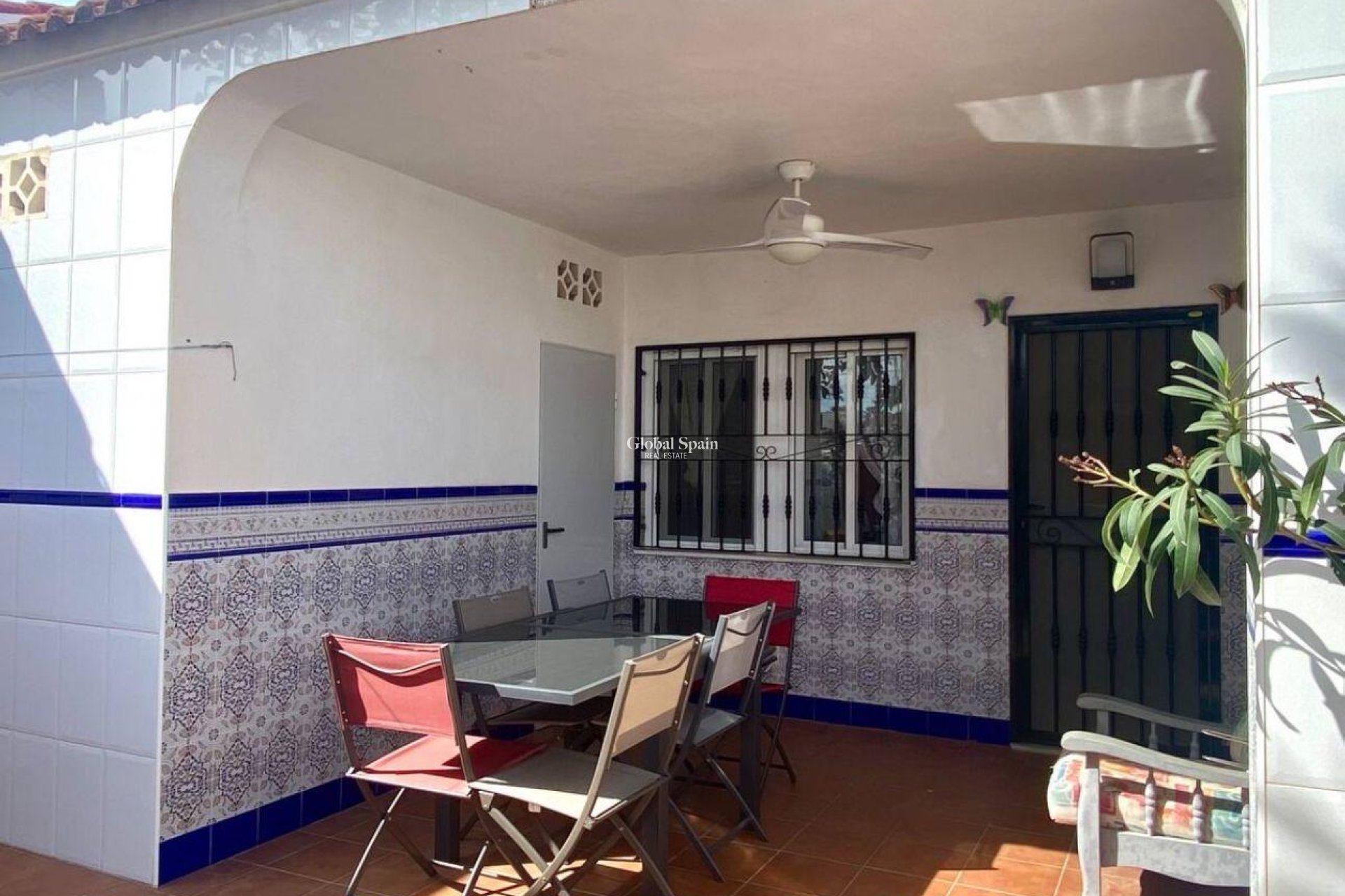 Odsprzedaż - DOM -
TORREVIEJA - 